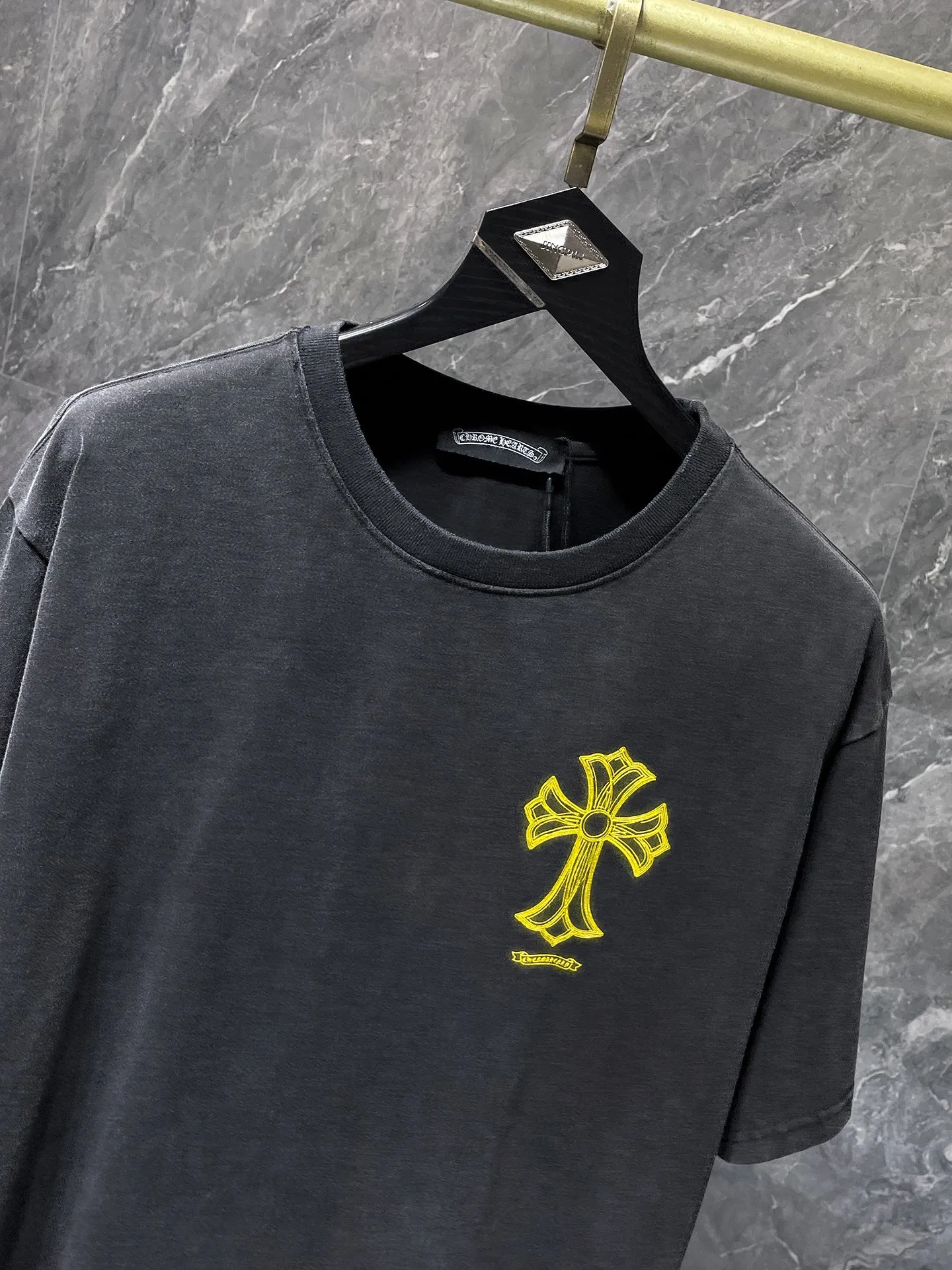 P166 New Chrome Hearts 25ss washable model for summer! ! High-weight, environmentally friendly and high-quality top-quality fabric 280g Crow Sanskrit cross foamed short-sleeves. Counter synchronization. 1:1 replica version. Recommended color: black. Size: S, M, L, XL.